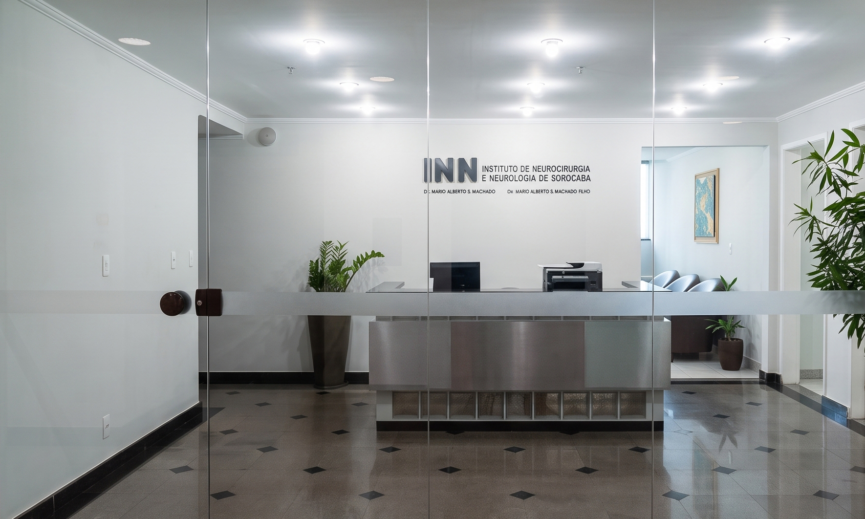 Entrada da clínica INN